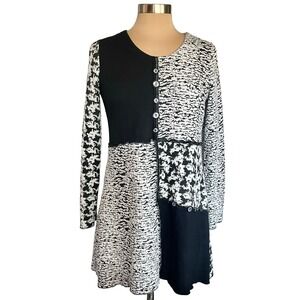 True Essence Black White Mixed Media Tunic Top Sz S Artsy Lagenlook Buttons